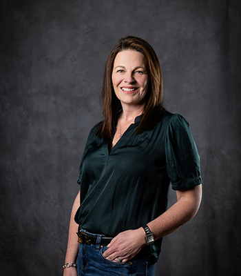 Portrait of Christin Dewar, Affiliate Broker.
